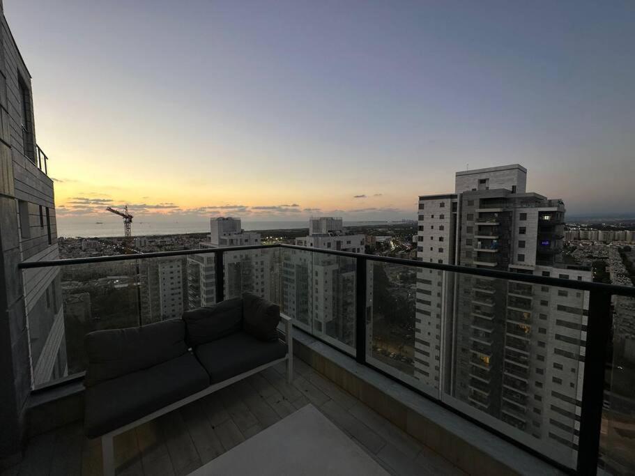 Elegant 3 Bedroom Ocean View Condo In Kiryat Yam Qiryat Yam Zewnętrze zdjęcie