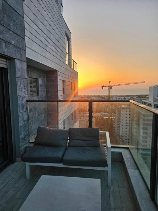 Elegant 3 Bedroom Ocean View Condo In Kiryat Yam Qiryat Yam Zewnętrze zdjęcie